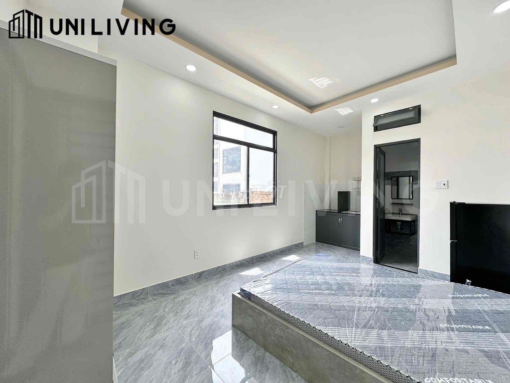 New room 100 percent, large-scale window, fine zá, square-two.