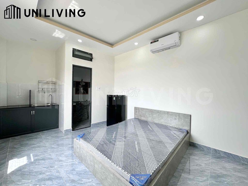 New room 100 percent, large-scale window, fine zá, square-two.