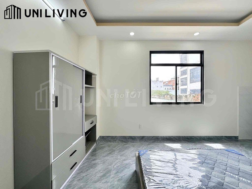 New room 100 percent, large-scale window, fine zá, square-two.