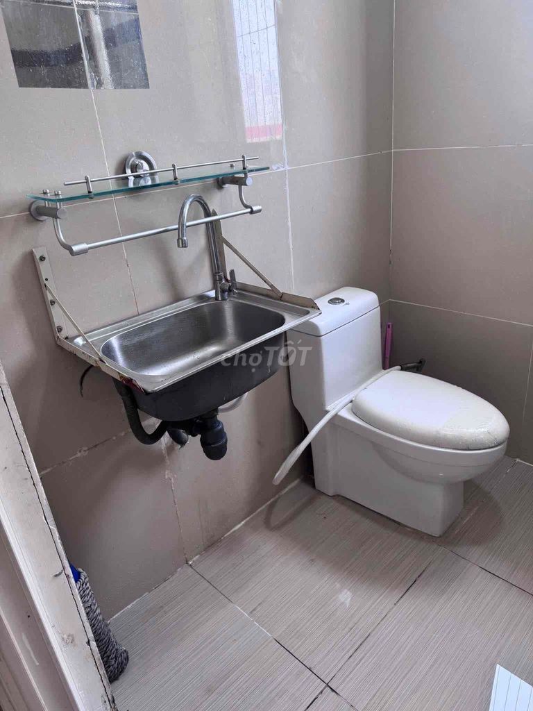Rent a master room in the German apartment of the 7th district.