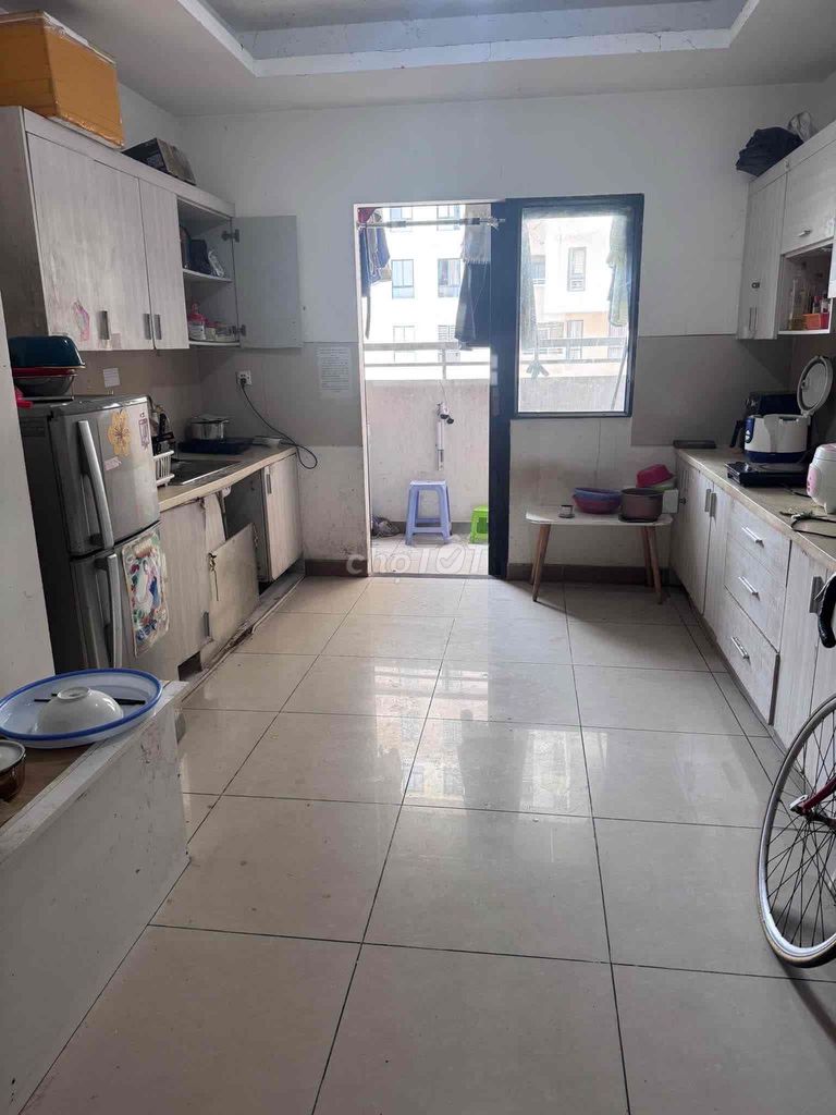Rent a master room in the German apartment of the 7th district.