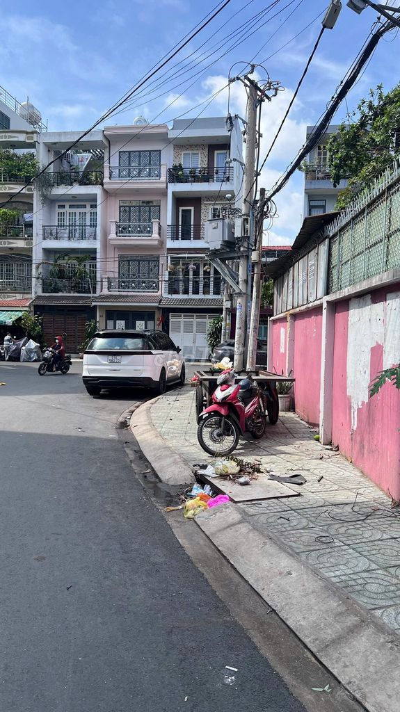 Phú Nhuận police Desp, University Open / Lang from 500 meters.