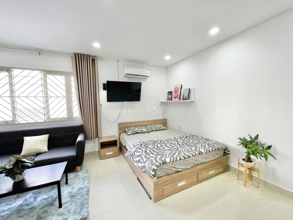 10th District studio - full interior - sunny window - Sư Vạn Hạnh