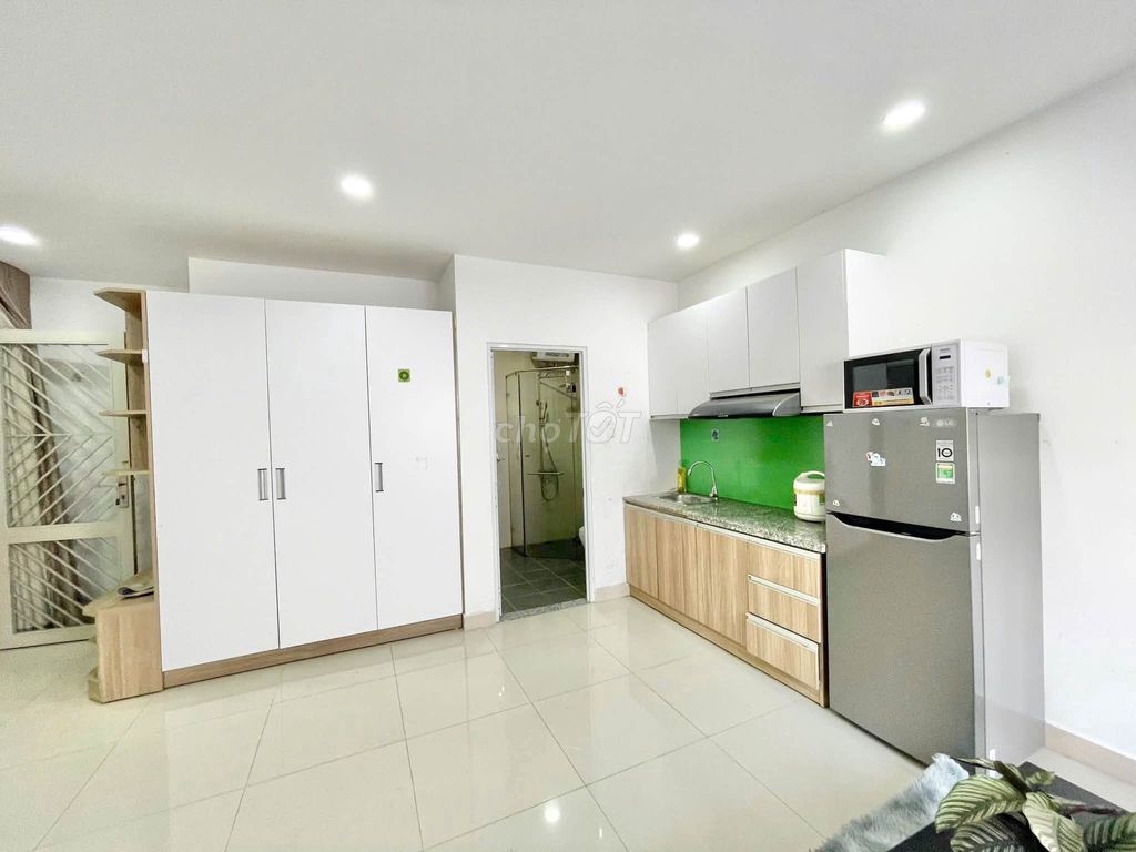 10th District studio - full interior - sunny window - Sư Vạn Hạnh