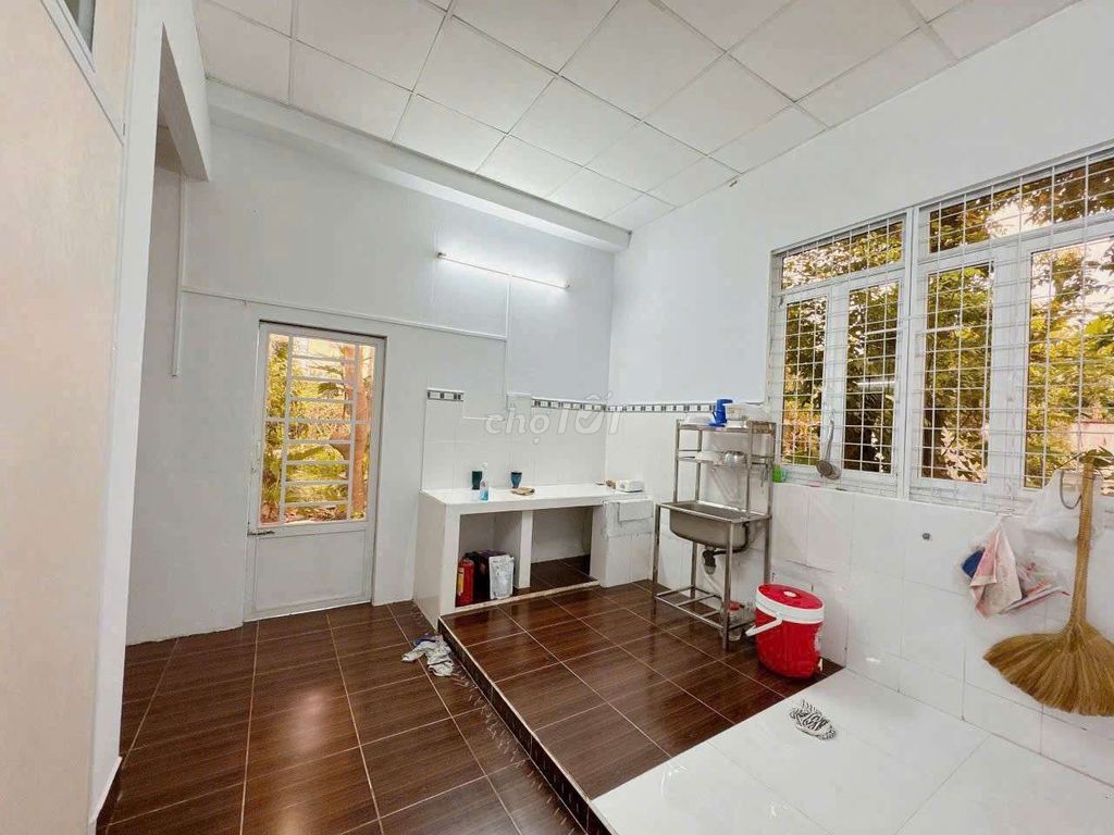 To rent a separate house with cheap gardens