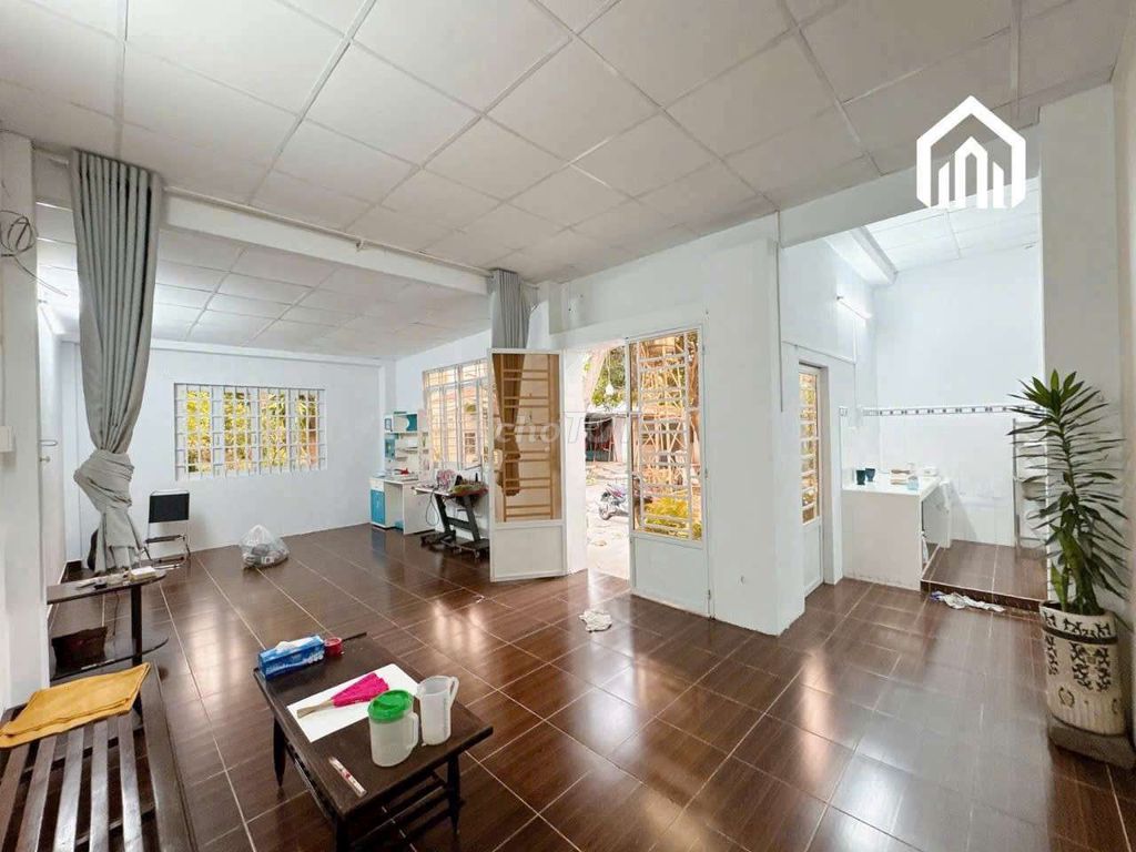To rent a separate house with cheap gardens