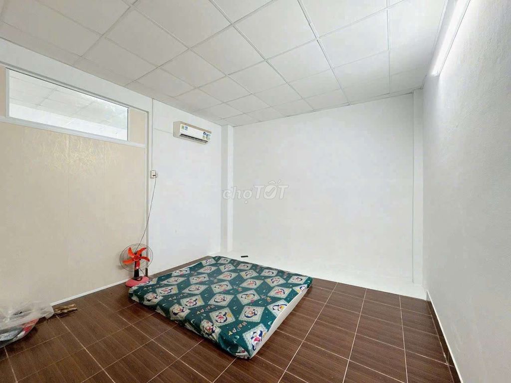To rent a separate house with cheap gardens