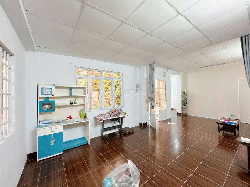 To rent a separate house with cheap gardens