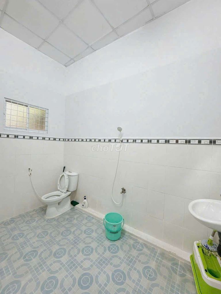 To rent a separate house with cheap gardens