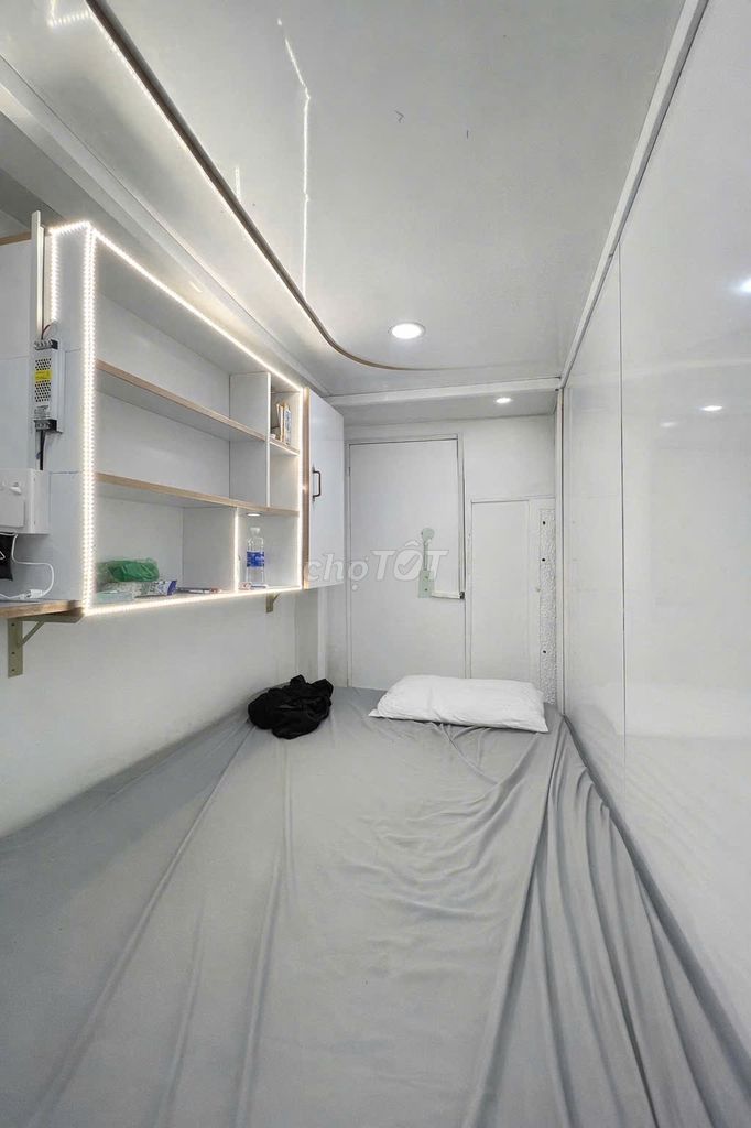 sleepbox senior district 10 full interior, private lock only 1 million8 packages