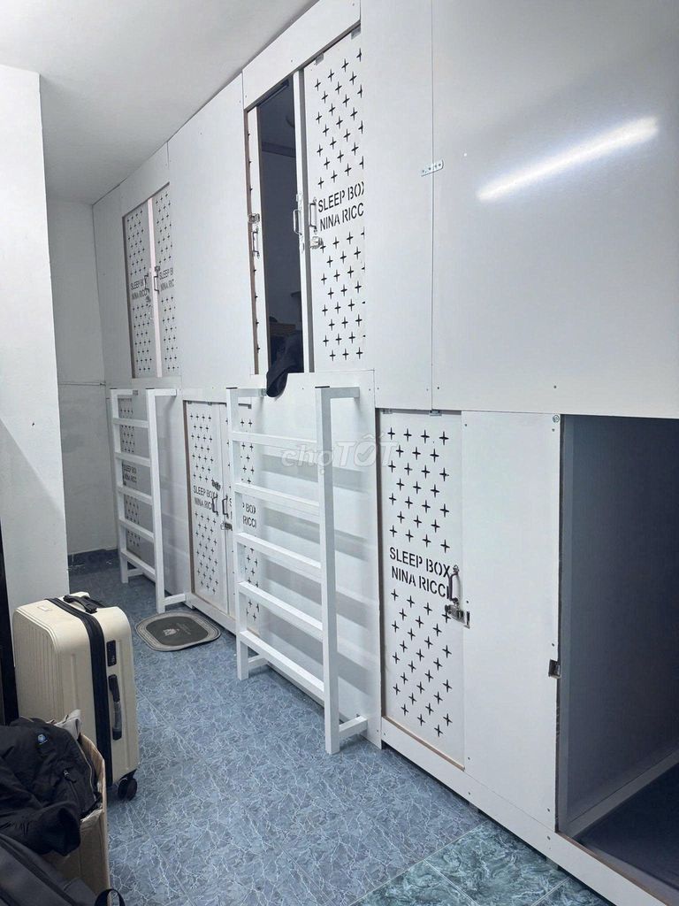sleepbox senior district 10 full interior, private lock only 1 million8 packages