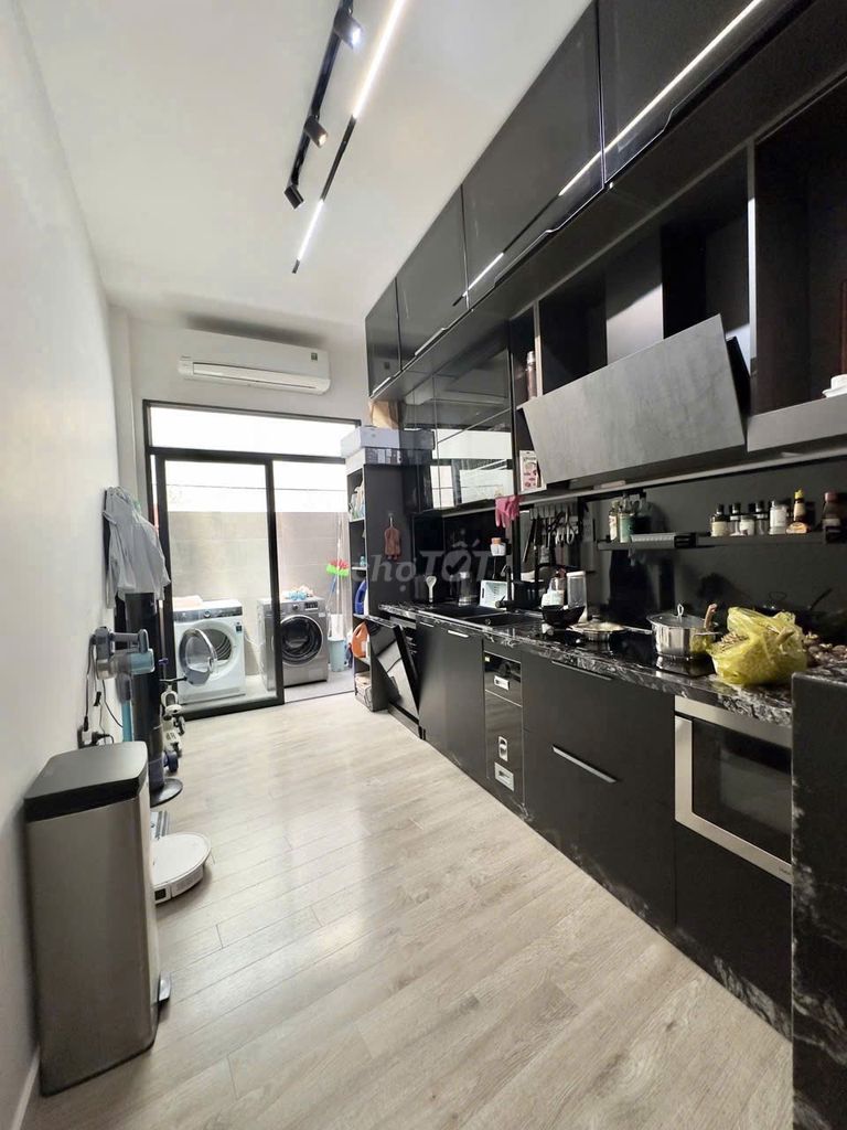 sleepbox senior district 10 full interior, private lock only 1 million8 packages