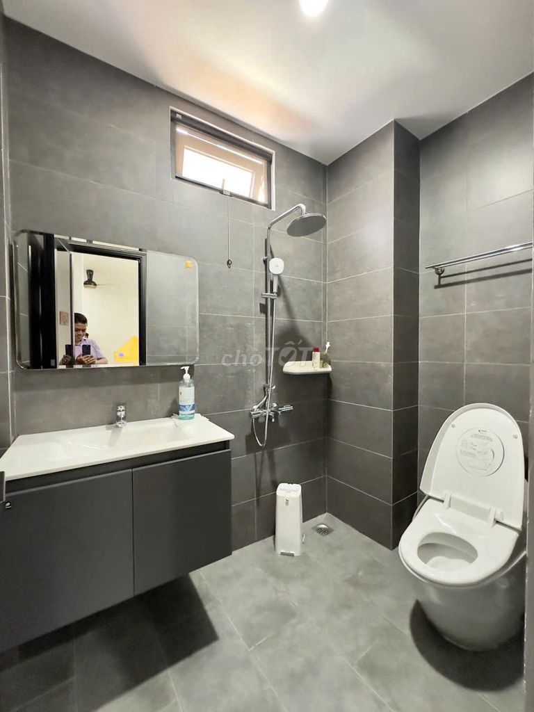 sleepbox senior district 10 full interior, private lock only 1 million8 packages