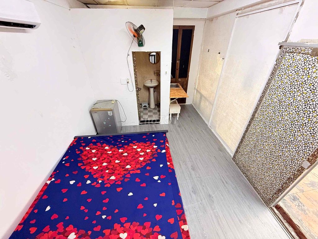 The air-cold machine room in front of the Mt Trường Sa
