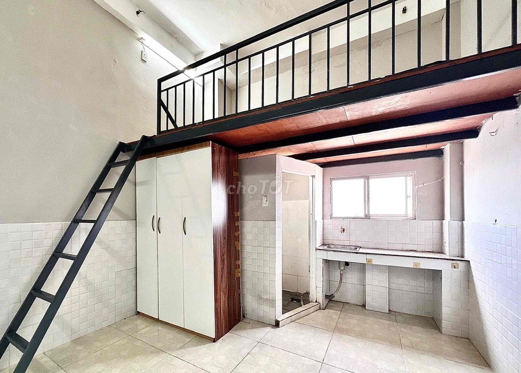available room duxlep the open air windows the air conditioning is near the new pan.