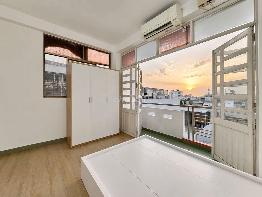 window balcony - full new furniture - plan to fall four fours