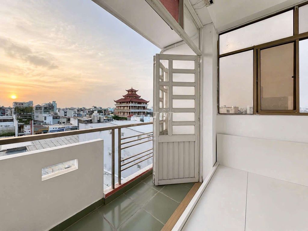 window balcony - full new furniture - plan to fall four fours