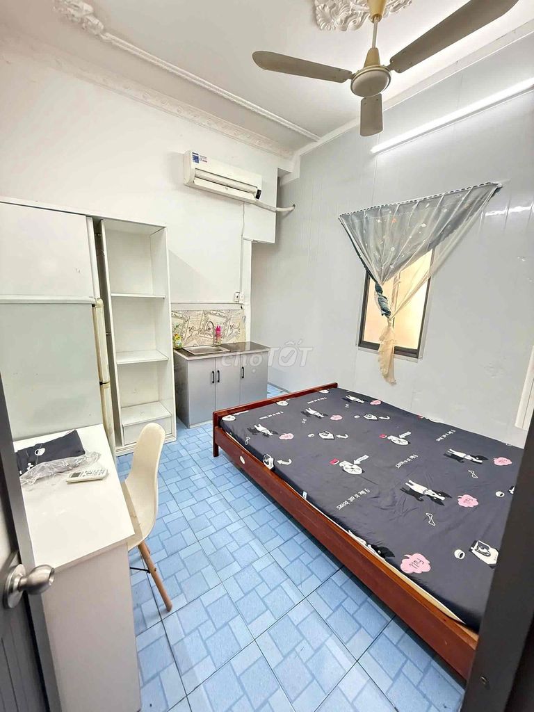 It's the owner who rents a nice, clean hotel room in the mini villa.