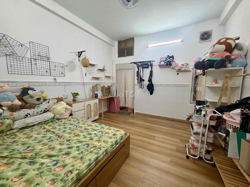 Rent a foreign college murder room, air conditioning, 4.9 million.
