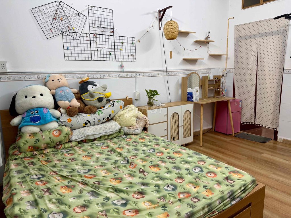 Rent a foreign college murder room, air conditioning, 4.9 million.