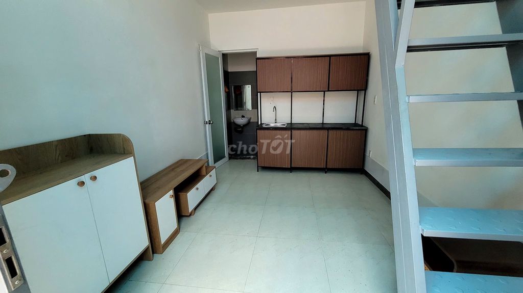 It's the owner of the ground house. There's a 45-22-22-Nguyên Hồng.