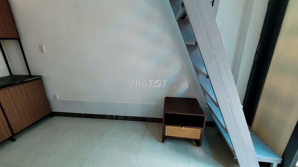 It's the owner of the ground house. There's a 45-22-22-Nguyên Hồng.