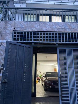 Rent a two-story apartment, area 5-012 with four bedrooms, four toilets. Bus alley.
