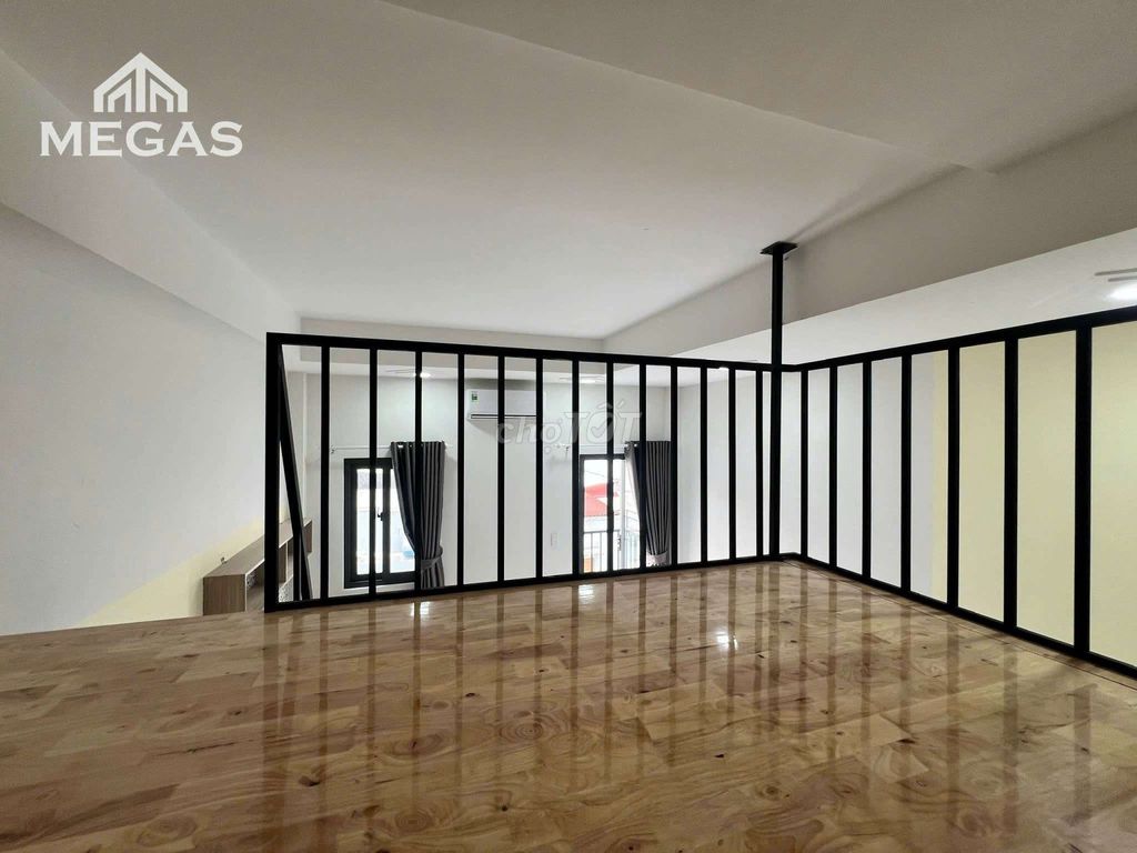 Rent the balcony right next to the University of Hath and vlu.