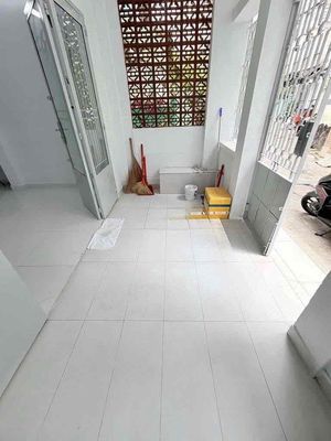 4 M 181/ LHN District 10 Areas: 4.3 mx18 mm ground 2 floors st