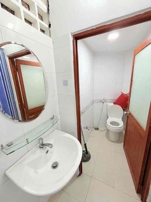 4 M 181/ LHN District 10 Areas: 4.3 mx18 mm ground 2 floors st