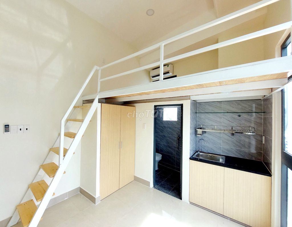 - Phan Văn Hân, near Uef University, Red Eagle Palace