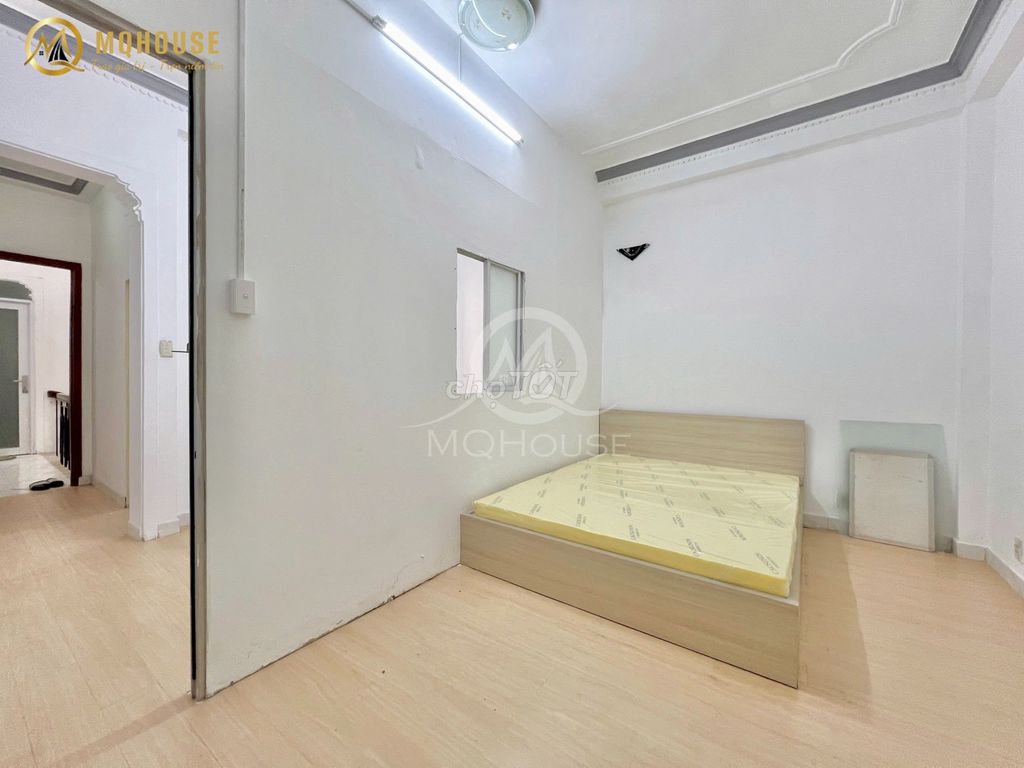 The student's apartment and the employee at the airport.