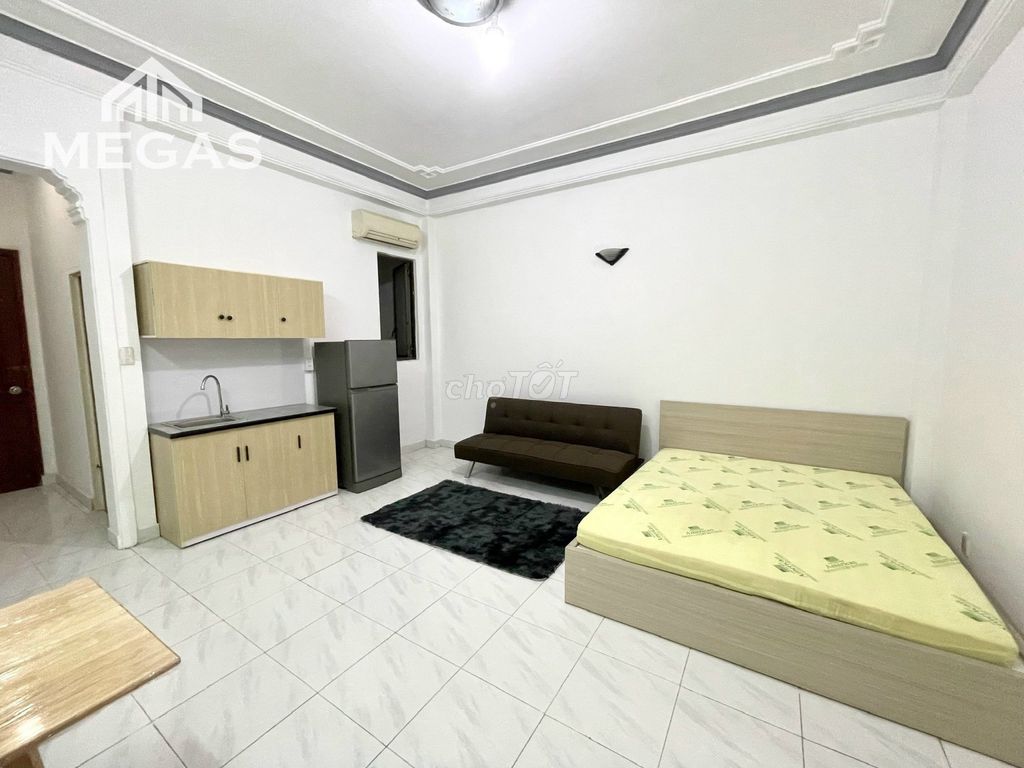 The student's apartment and the employee at the airport.