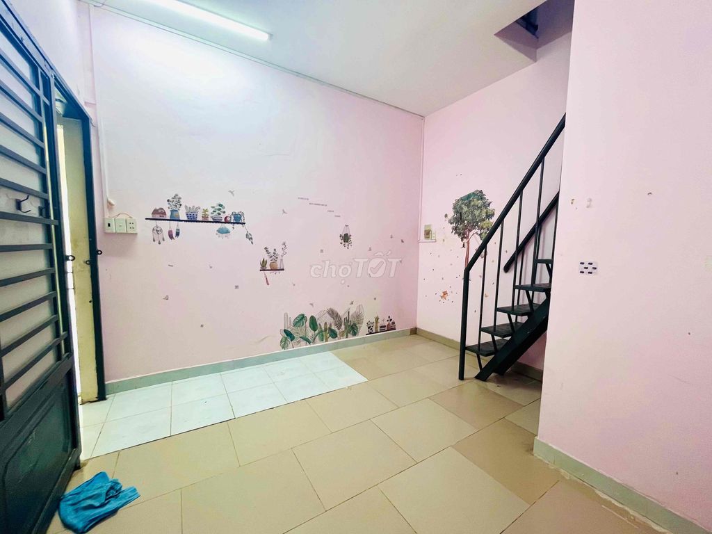 Room 45 m.2 A3, just east of the Long, there's a balcony, near kcn and