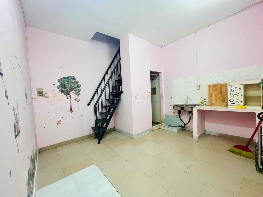 Room 45 m.2 A3, just east of the Long, there's a balcony, near kcn and