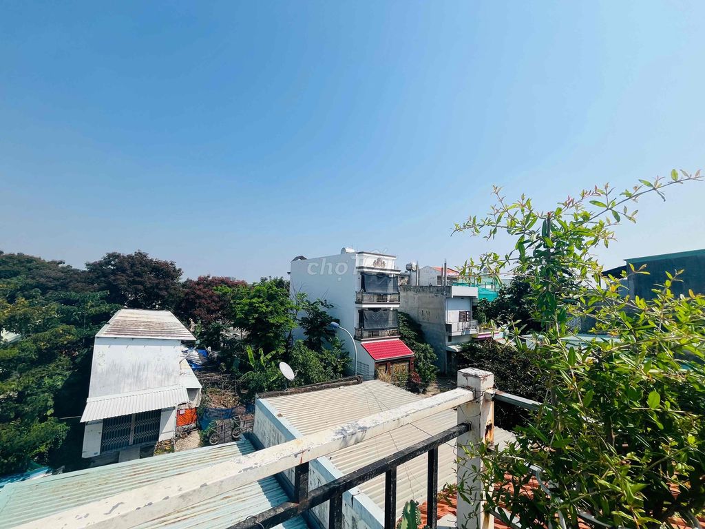 Room 45 m.2 A3, just east of the Long, there's a balcony, near kcn and