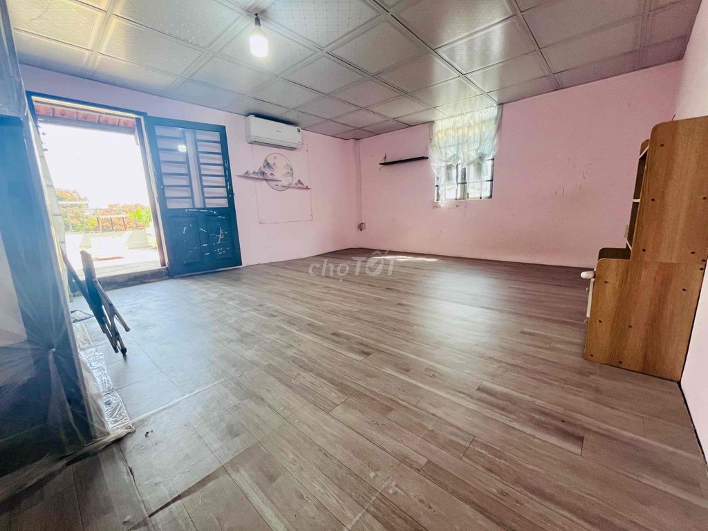 Room 45 m.2 A3, just east of the Long, there's a balcony, near kcn and