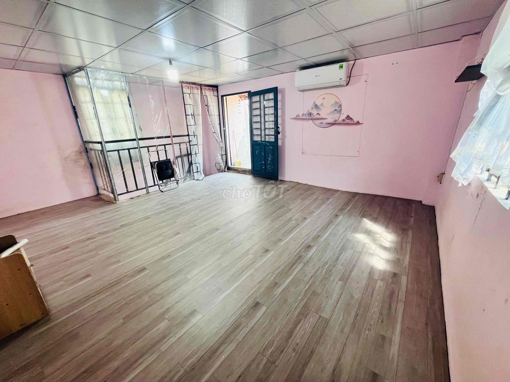 Room 45 m.2 A3, just east of the Long, there's a balcony, near kcn and