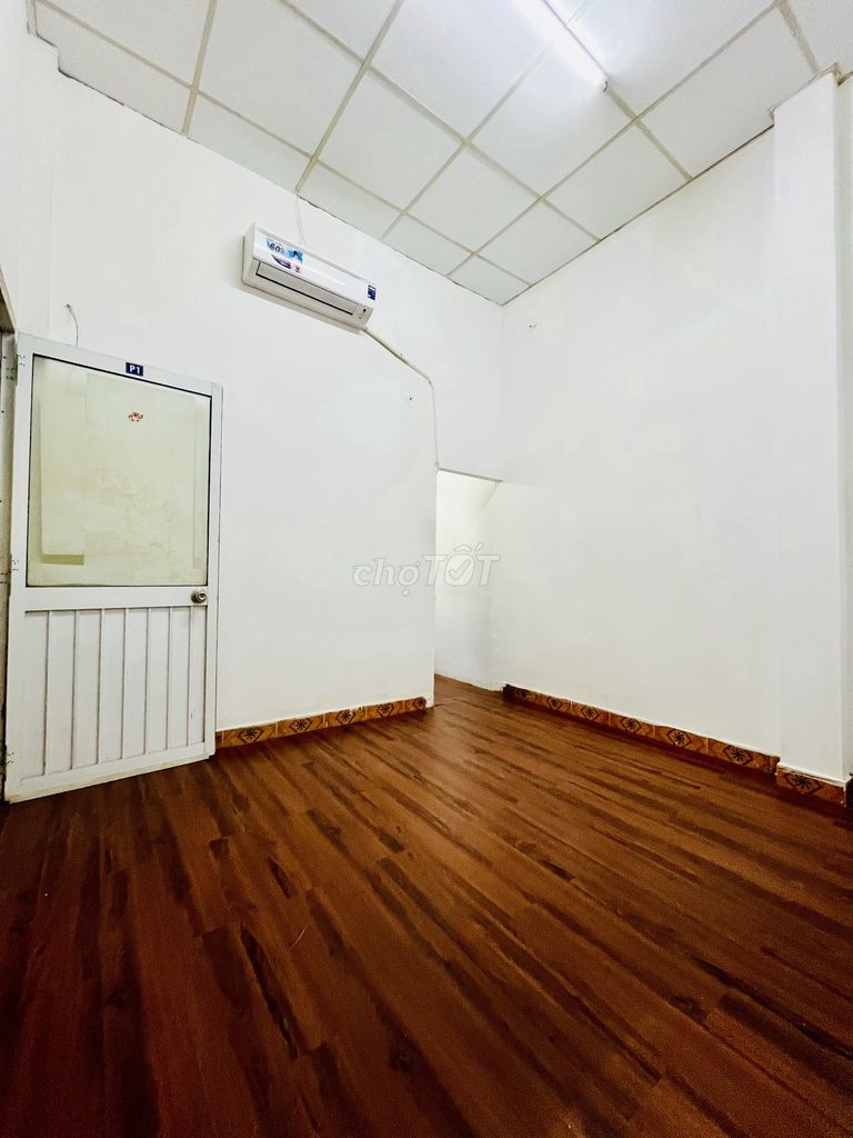 Room 20 meters 2 at 182 Thoại Ngọc Hầu Street, nice clean room.