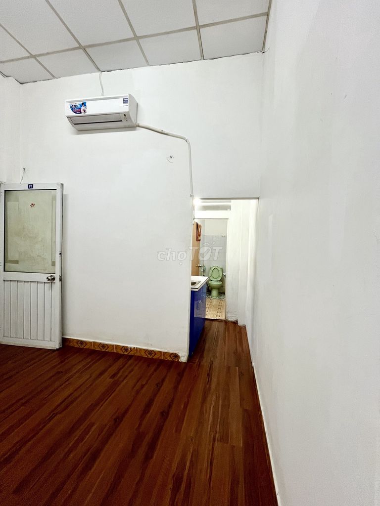 Room 20 meters 2 at 182 Thoại Ngọc Hầu Street, nice clean room.