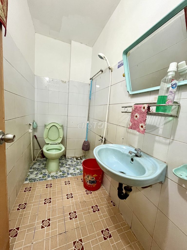 Room 20 meters 2 at 182 Thoại Ngọc Hầu Street, nice clean room.
