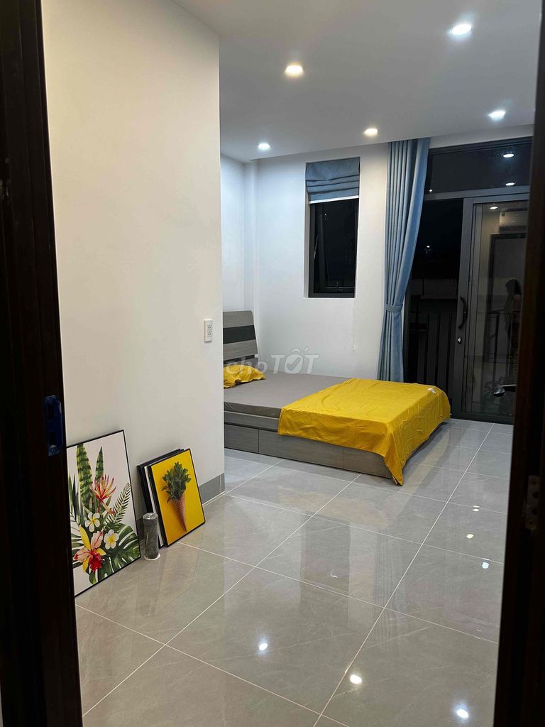 It's the owner who rents the full Võ Duy Ninh furniture.