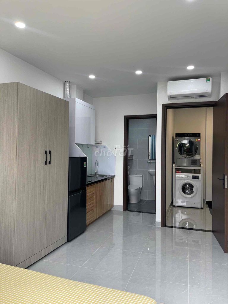 It's the owner who rents the full Võ Duy Ninh furniture.