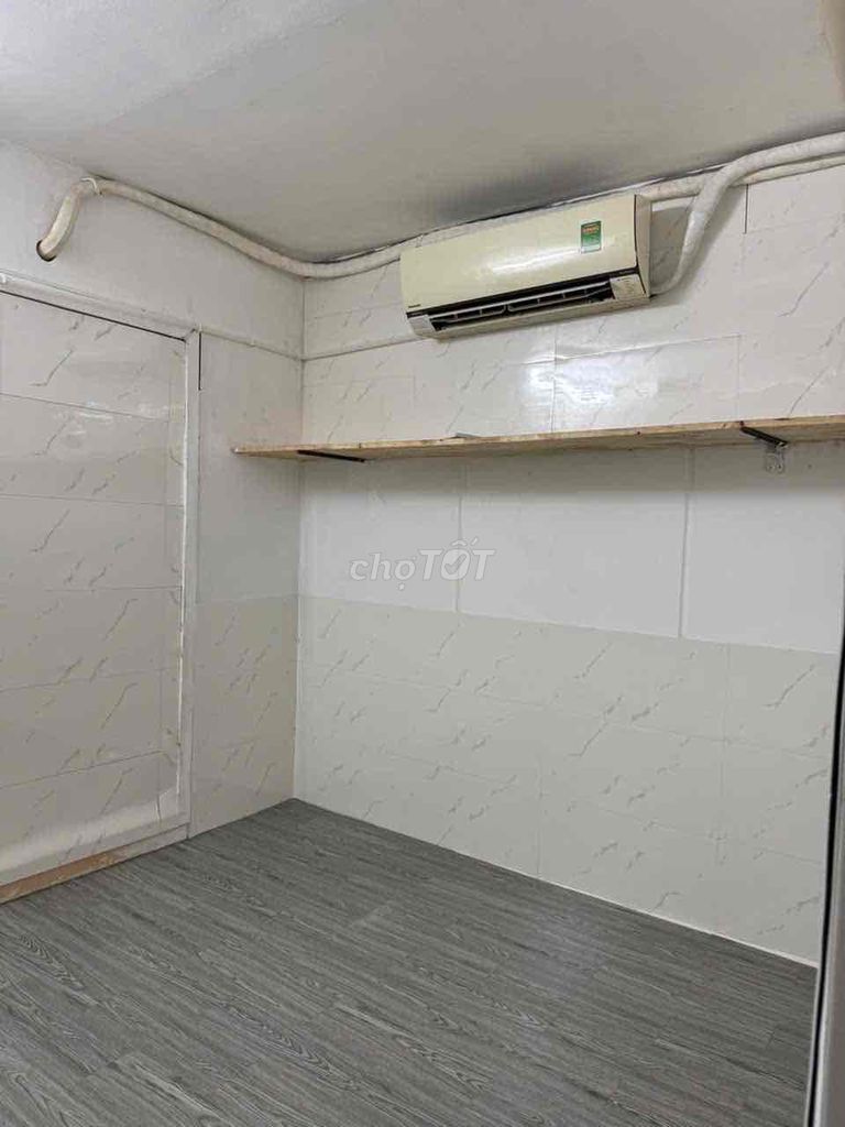 Rent room, air conditioning, washing machine.