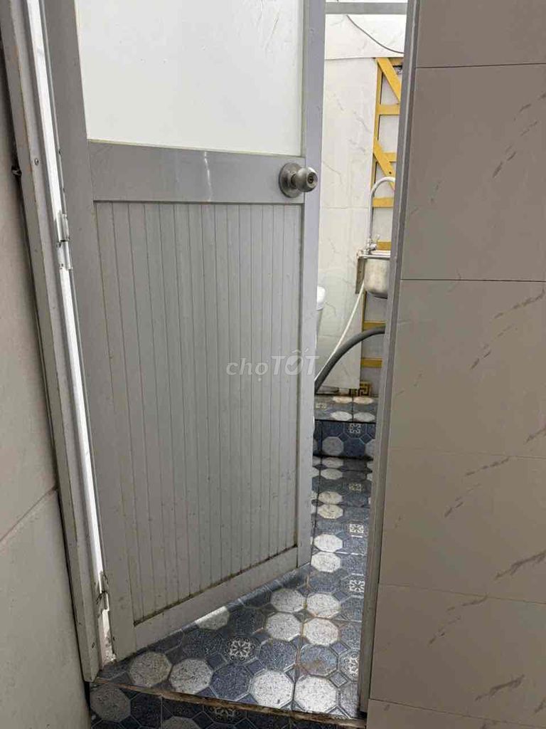 Rent room, air conditioning, washing machine.