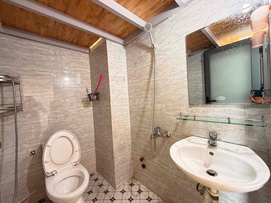 The boarding room is Li Lang, by the way.