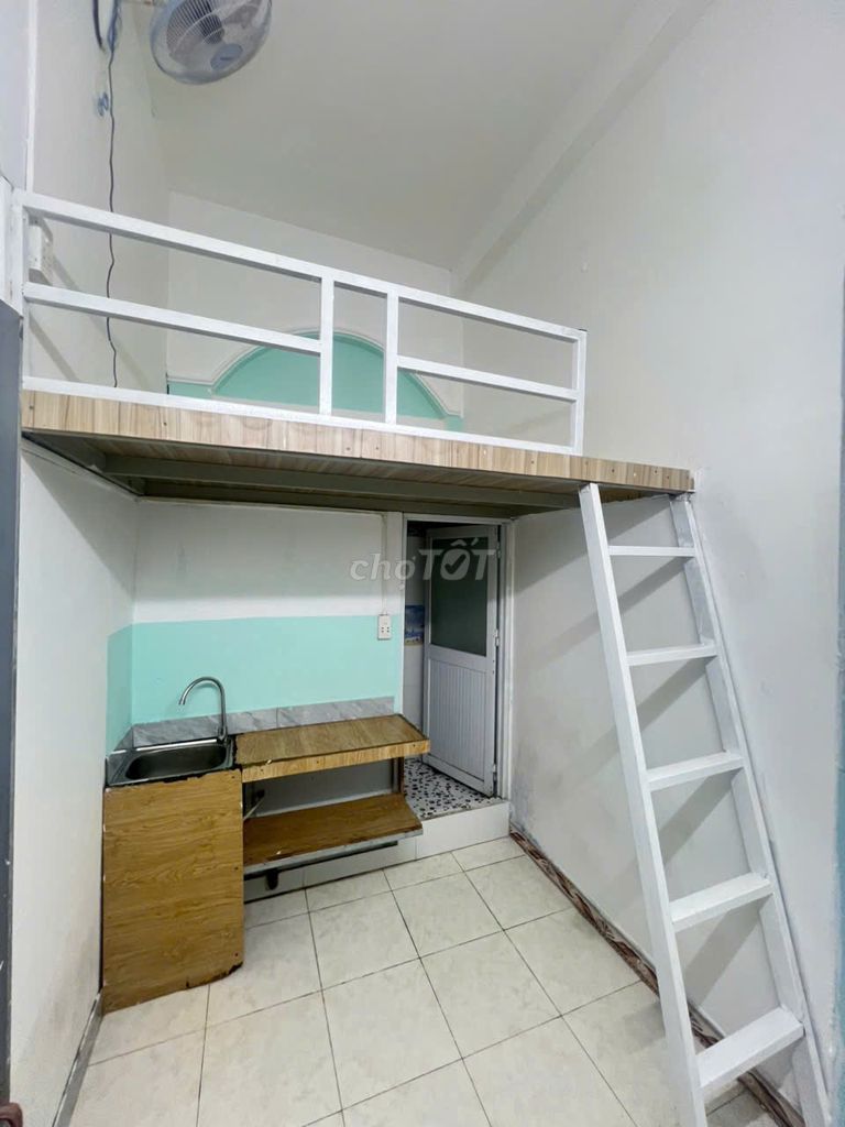 And then there's a nice little PTO right here in vincom Nguyễn Xí - 18 M2 - a window - free car.