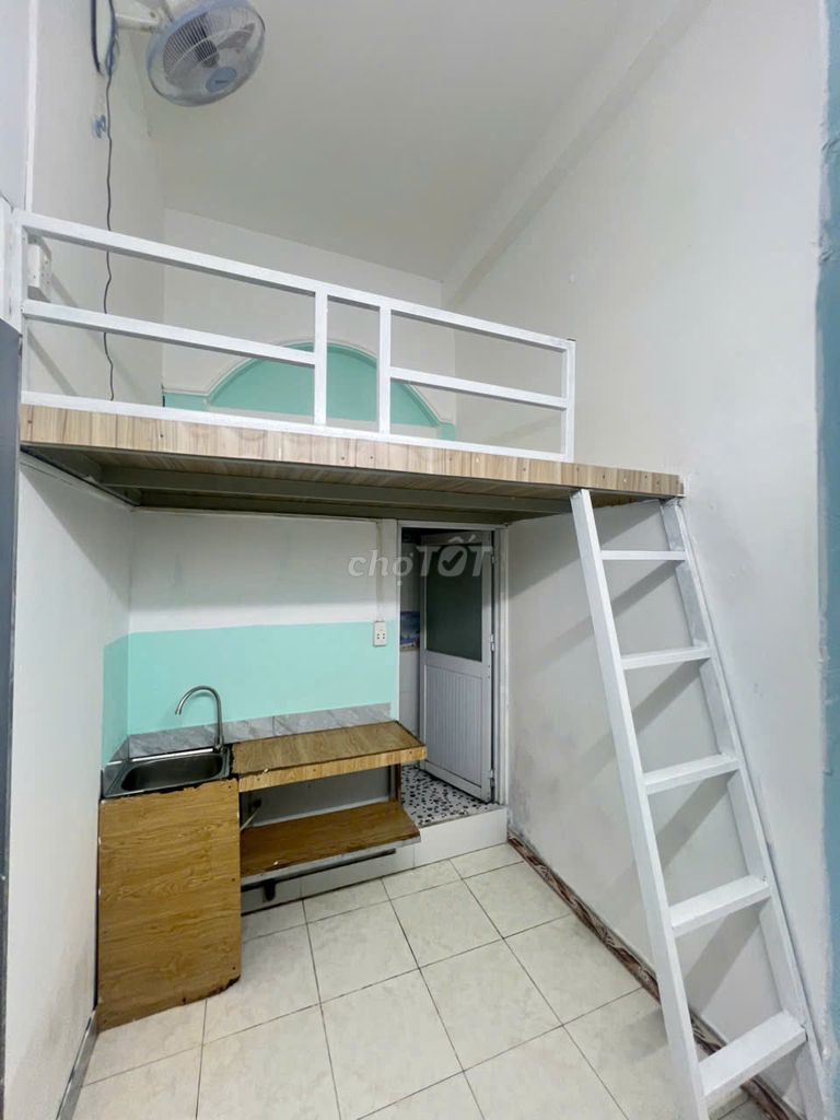 And then there's a nice little PTO right here in vincom Nguyễn Xí - 18 M2 - a window - free car.