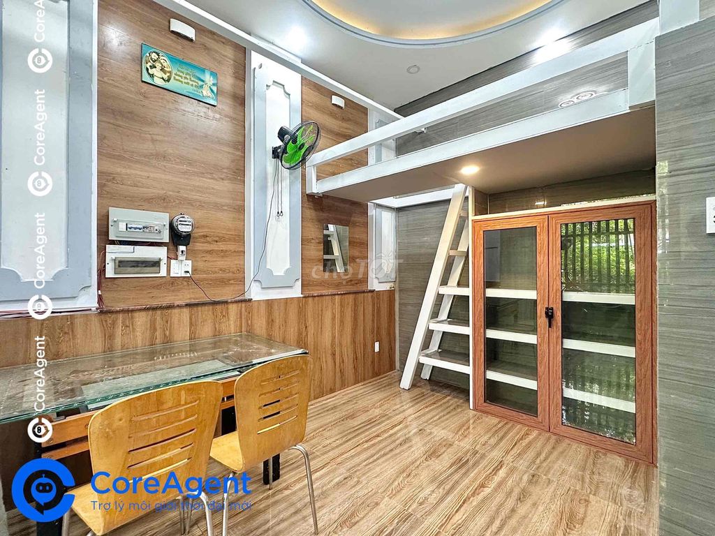 The owner also rents the room, calculates the electricity.