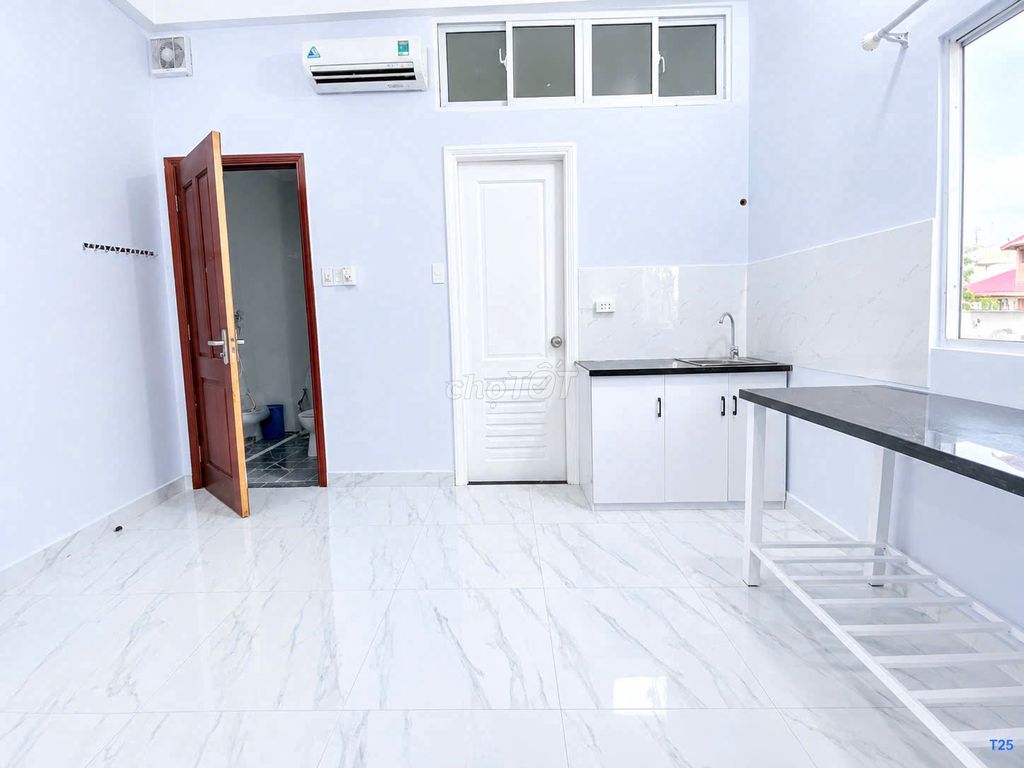empty room with open air conditioning